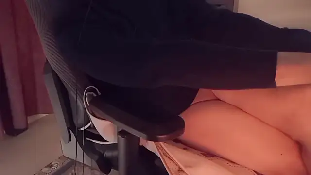 meow199410 online show from 10/28/25, 11:40