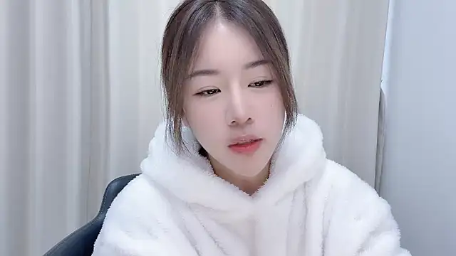 chloe-01 online show from 12/06/24, 04:14