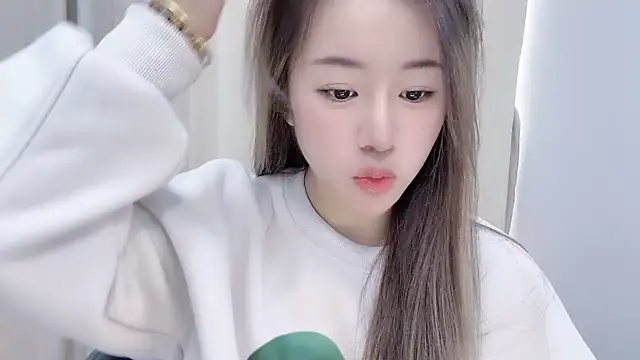 chloe-01 online show from 12/15/24, 04:18