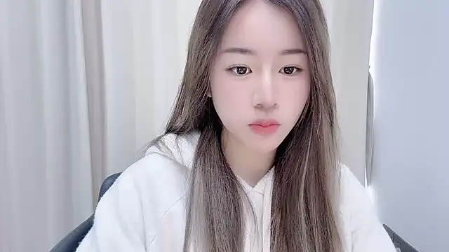 chloe-01 online show from 12/29/24, 04:48