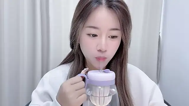 chloe-01 online show from 12/30/24, 04:42