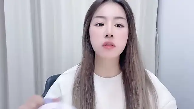 chloe-01 online show from 01/13/25, 12:24