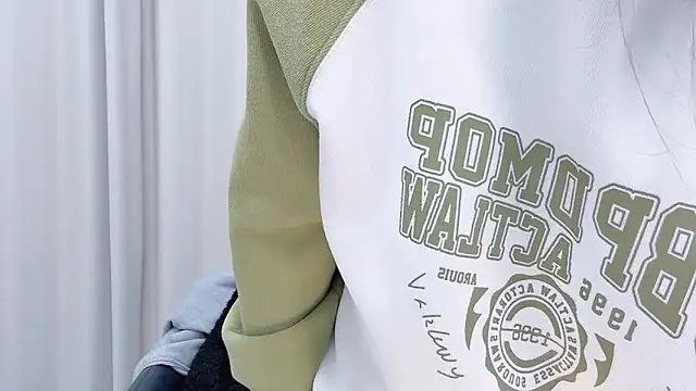 chloe-01 online show from 01/19/25, 04:22