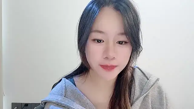 chloe-01 online show from 11/13/25, 04:22