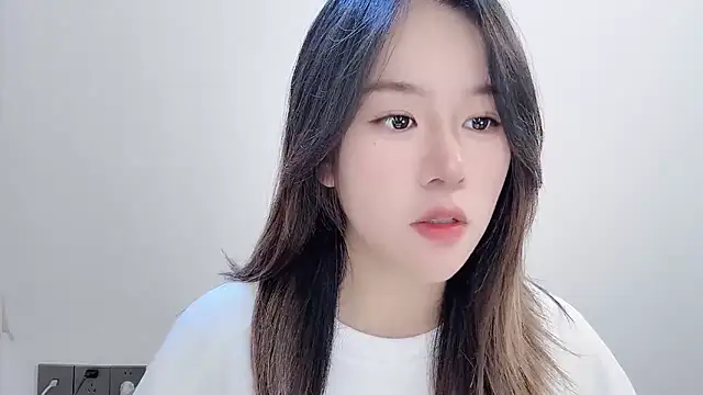 chloe-01 online show from 11/18/25, 04:06