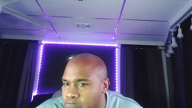 Snapshot of Dcrush17 chatting on 12/12/24, 11:58 Dcrush17 online show from 12/12/24, 11:58