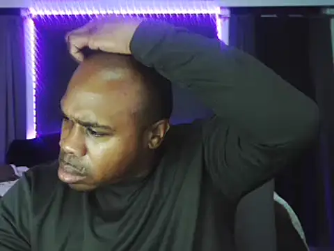 Snapshot of Dcrush17 chatting on 12/19/24, 10:56 Dcrush17 online show from 12/19/24, 10:56