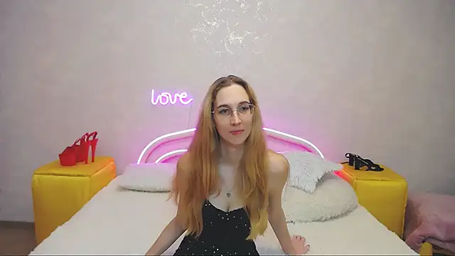 KlaryBrait online show from 02/24/25, 08:49