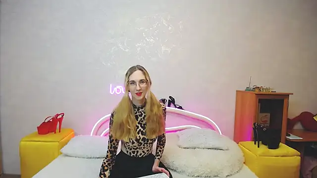 KlaryBrait online show from 03/15/25, 12:34