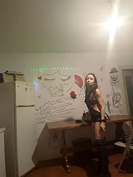 VanessaBraun online show from 12/04/25, 02:43