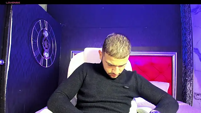 Snapshot of MaximusDick1_ chatting on 12/06/24, 12:27 MaximusDick1 online show from 12/06/24, 12:27