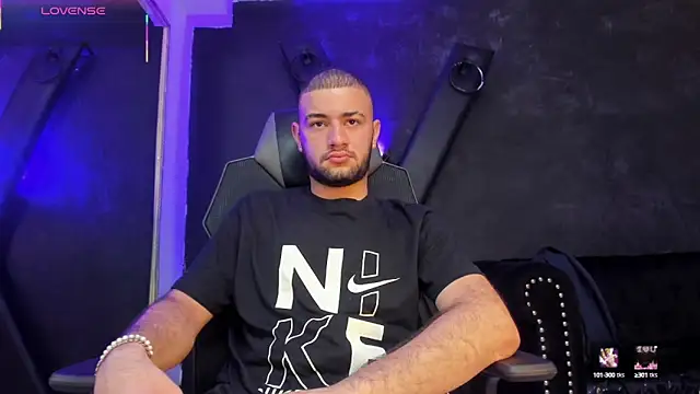 Snapshot of MaximusDick1_ chatting on 09/16/25, 03:51 MaximusDick1 online show from 09/16/25, 03:51