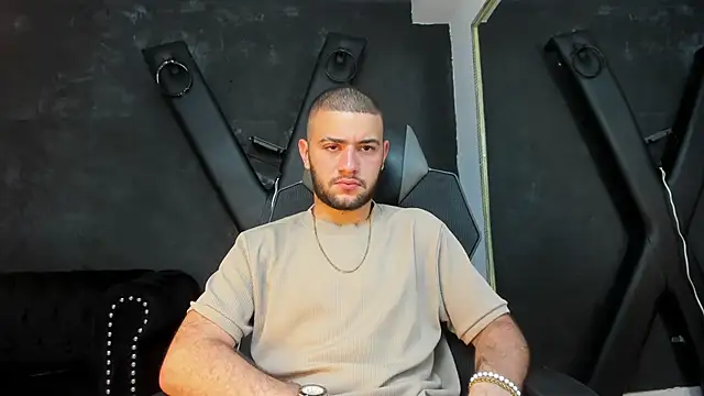 Snapshot of MaximusDick1_ chatting on 09/19/25, 03:41 MaximusDick1 online show from 09/19/25, 03:41