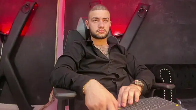 Snapshot of MaximusDick1_ chatting on 09/20/25, 03:29 MaximusDick1 online show from 09/20/25, 03:29