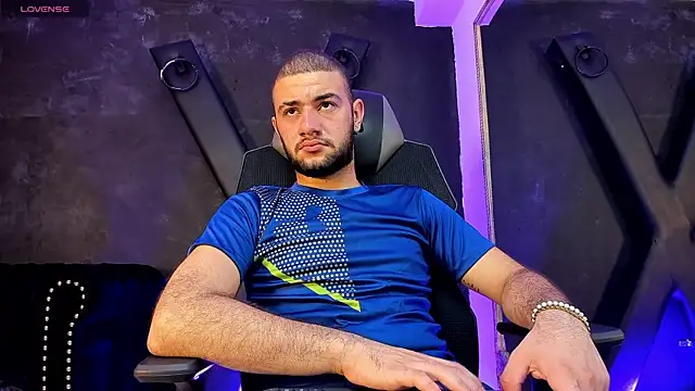 Snapshot of MaximusDick1_ chatting on 09/24/25, 03:54 MaximusDick1 online show from 09/24/25, 03:54