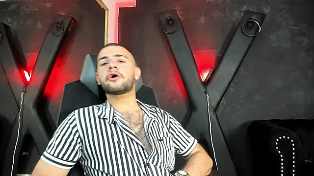 Snapshot of MaximusDick1_ chatting on 09/26/25, 03:54 MaximusDick1 online show from 09/26/25, 03:54