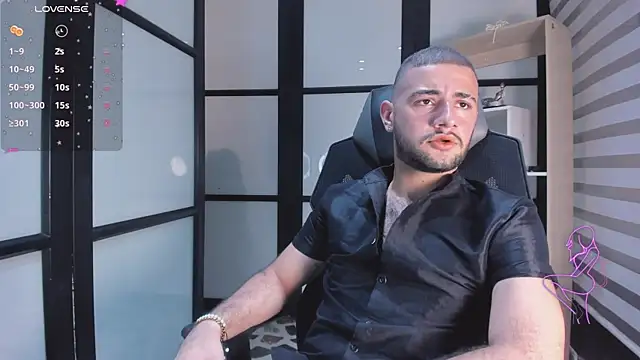 Snapshot of MaximusDick1_ chatting on 09/27/25, 08:03 MaximusDick1 online show from 09/27/25, 08:03