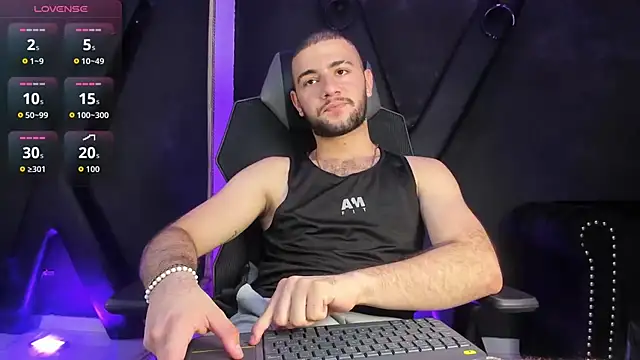 Snapshot of MaximusDick1_ chatting on 10/03/25, 03:25 MaximusDick1 online show from 10/03/25, 03:25