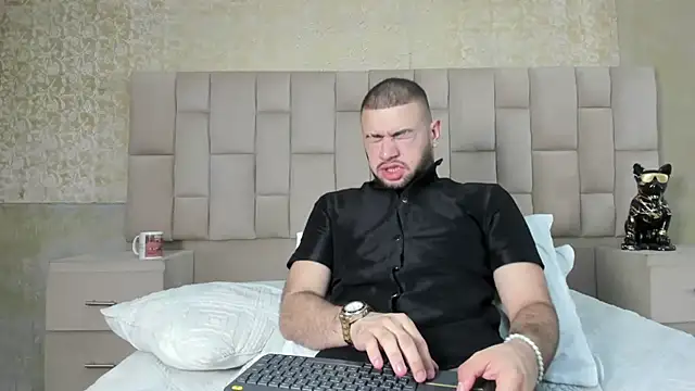 Snapshot of MaximusDick1_ chatting on 10/11/25, 03:28 MaximusDick1 online show from 10/11/25, 03:28