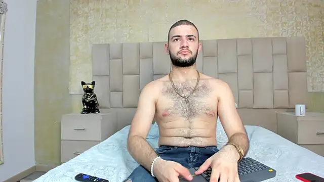 Snapshot of MaximusDick1_ chatting on 10/17/25, 04:15 MaximusDick1 online show from 10/17/25, 04:15