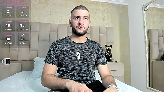 Snapshot of MaximusDick1_ chatting on 10/24/25, 04:20 MaximusDick1 online show from 10/24/25, 04:20