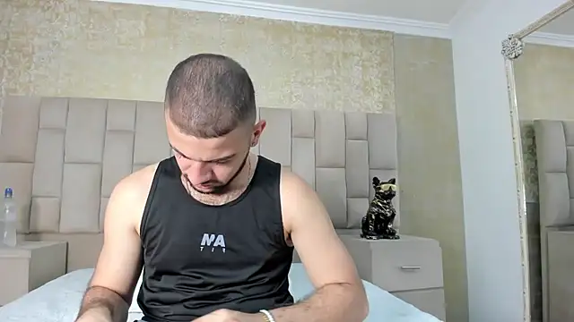 Snapshot of MaximusDick1_ chatting on 10/26/25, 04:29 MaximusDick1 online show from 10/26/25, 04:29