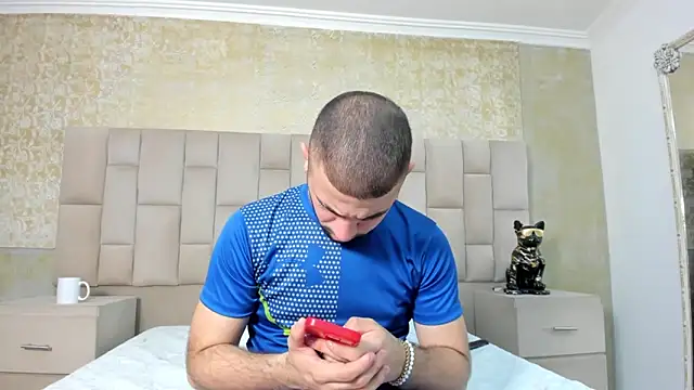 Snapshot of MaximusDick1_ chatting on 10/27/25, 04:05 MaximusDick1 online show from 10/27/25, 04:05