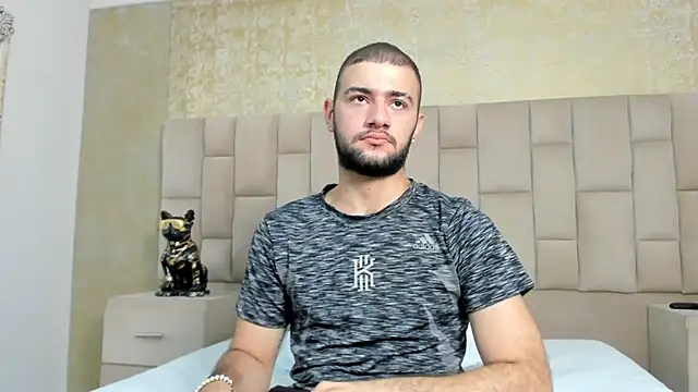 Snapshot of MaximusDick1_ chatting on 11/05/25, 04:23 MaximusDick1 online show from 11/05/25, 04:23