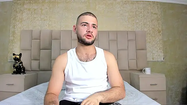 Snapshot of MaximusDick1_ chatting on 11/08/25, 04:45 MaximusDick1 online show from 11/08/25, 04:45