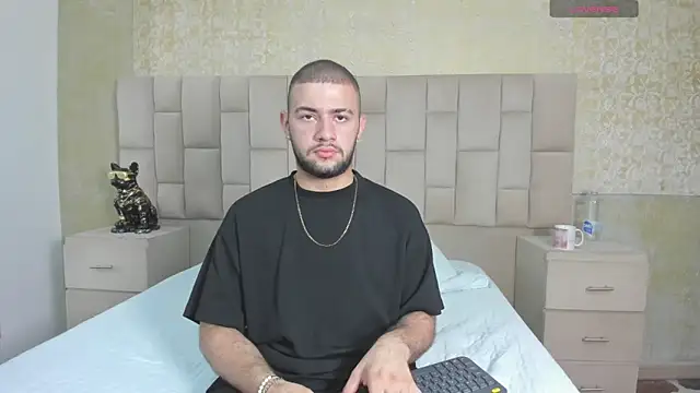 Snapshot of MaximusDick1_ chatting on 11/14/25, 04:11 MaximusDick1 online show from 11/14/25, 04:11