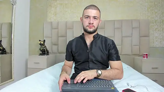 Snapshot of MaximusDick1_ chatting on 11/15/25, 04:10 MaximusDick1 online show from 11/15/25, 04:10