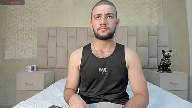 Snapshot of MaximusDick1_ chatting on 11/19/25, 04:12 MaximusDick1 online show from 11/19/25, 04:12