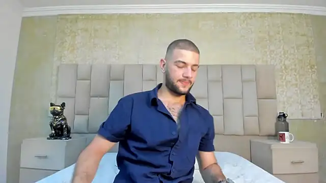 Snapshot of MaximusDick1_ chatting on 11/21/25, 04:00 MaximusDick1 online show from 11/21/25, 04:00