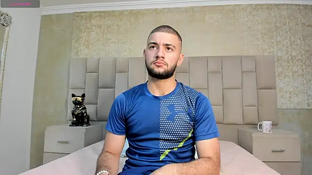 Snapshot of MaximusDick1_ chatting on 11/22/25, 04:22 MaximusDick1 online show from 11/22/25, 04:22