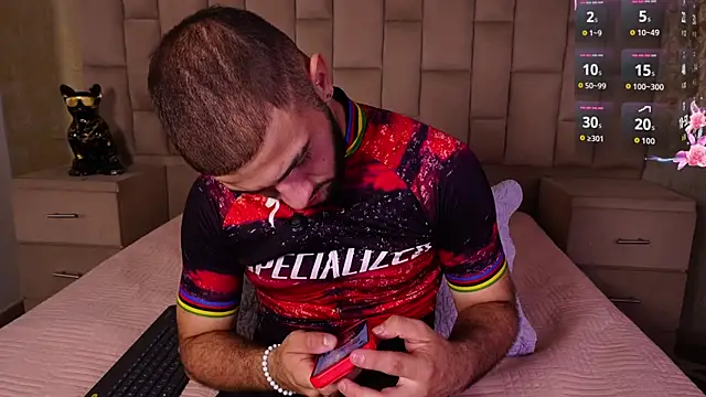 Snapshot of MaximusDick1_ chatting on 12/04/25, 05:06 MaximusDick1 online show from 12/04/25, 05:06