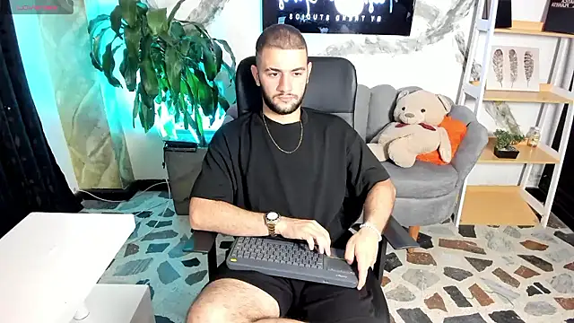 MaximusDick1  online show from 01/12/26, 03:34