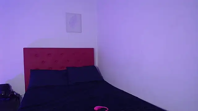 issa kitty online show from 12/20/24, 08:12