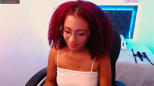 Lorena Vieira  online show from 01/13/25, 04:51