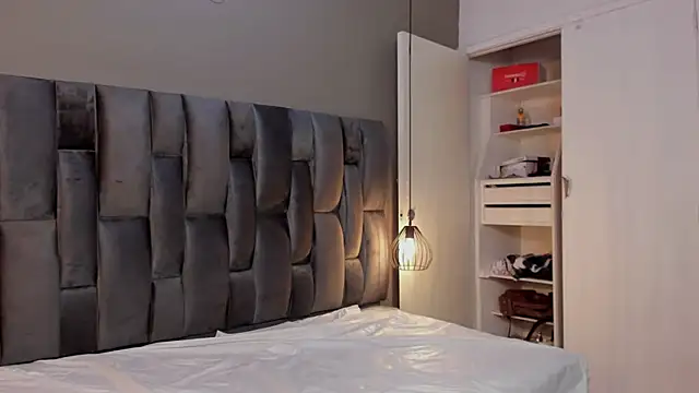 Lorena Vieira  online show from 02/08/25, 02:47