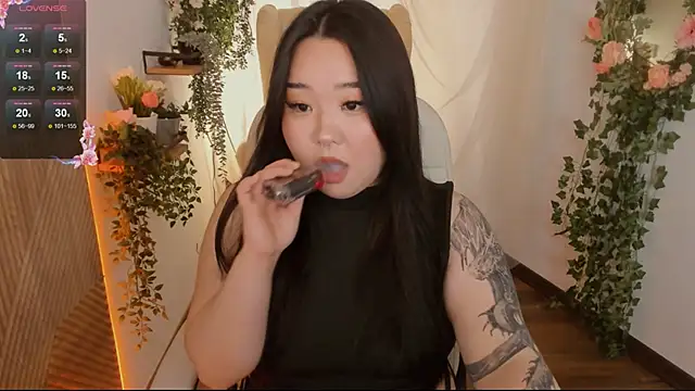 Snapshot of mei_honey_ chatting on 01/25/25, 04:57 mei honey  online show from 01/25/25, 04:57