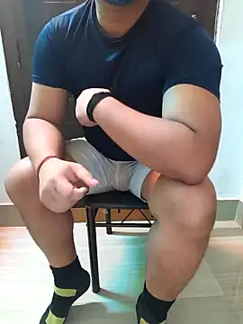 Snapshot of zon_zustin chatting on 10/18/25, 10:38 zon zustin online show from 10/18/25, 10:38