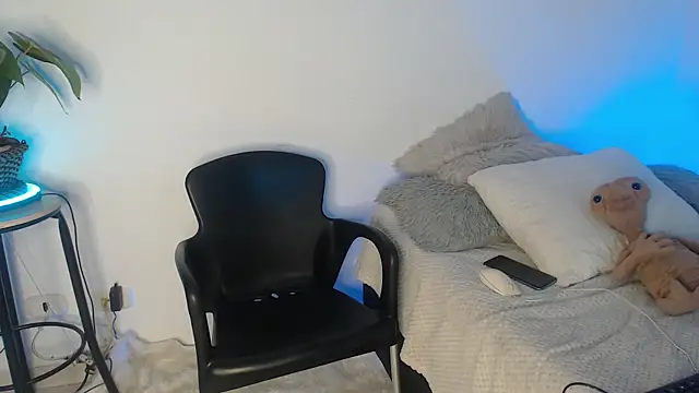 Snapshot of andy_0018 chatting on 12/08/24, 10:30 andy 0018 online show from 12/08/24, 10:30