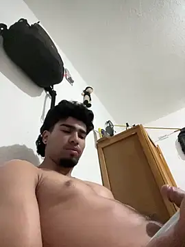 Snapshot of andy_0018 chatting on 02/21/26, 10:44 andy 0018 online show from 02/21/26, 10:44