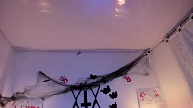 Snapshot of LunaSmitt chatting on 10/16/25, 11:55 LunaSmitt online show from 10/16/25, 11:55