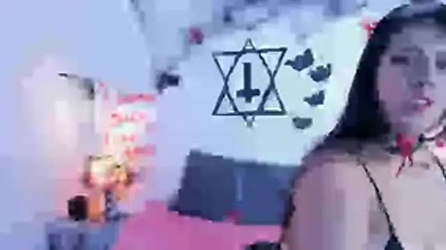 Snapshot of LunaSmitt chatting on 10/29/25, 04:53 LunaSmitt online show from 10/29/25, 04:53