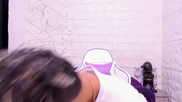 Im Milan Rs online show from 02/20/25, 12:08