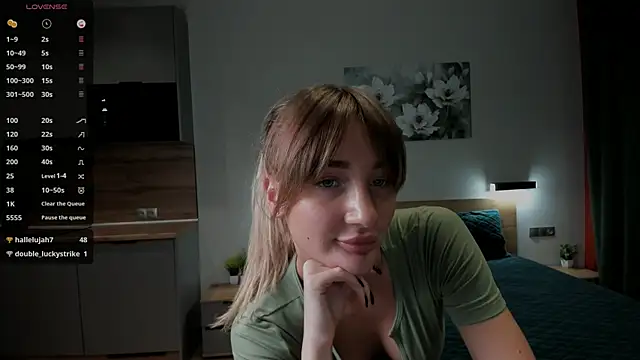 Snapshot of chloewallace chatting on 03/06/25, 07:32 chloewallace online show from 03/06/25, 07:32