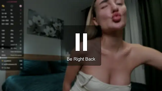 Snapshot of chloewallace chatting on 03/22/25, 12:39 chloewallace online show from 03/22/25, 12:39