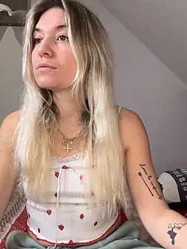 Snapshot of carlaaa chatting on 11/19/25, 09:59 carlaaa online show from 11/19/25, 09:59