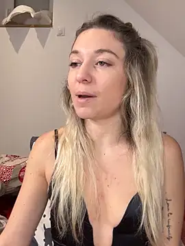 Snapshot of carlaaa chatting on 12/02/25, 10:27 carlaaa online show from 12/02/25, 10:27